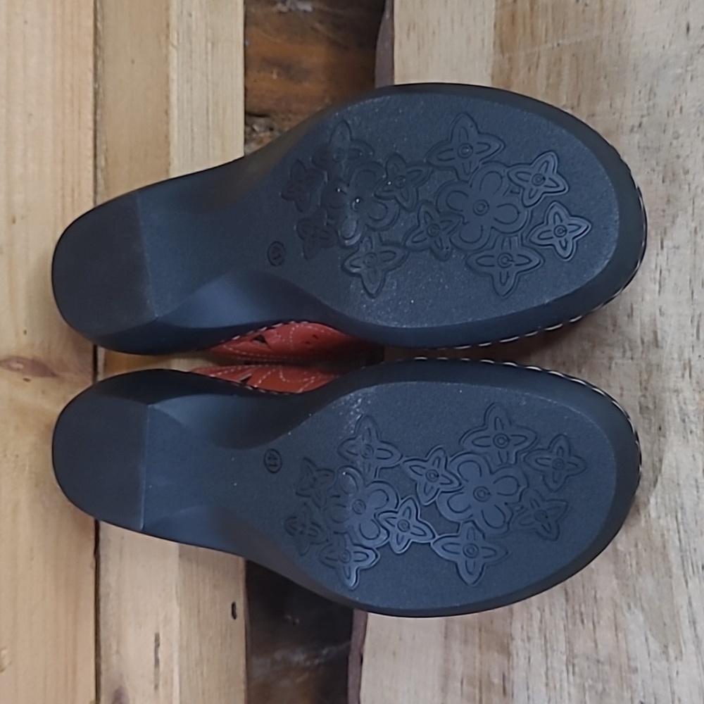 Womens Size 41 Spring Step clogs - Picture 7 of 7
